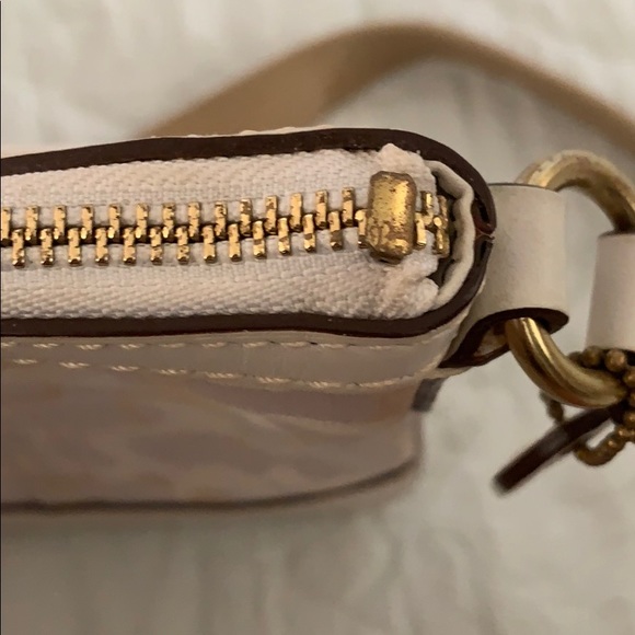 Coach Crossbody Classic Signature bag - Picture 8 of 15